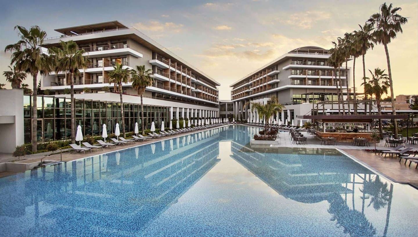 Acanthus Cennet Barut Collection